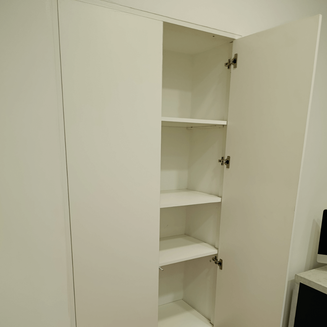 Armadio contenitore a filo muro per ufficio