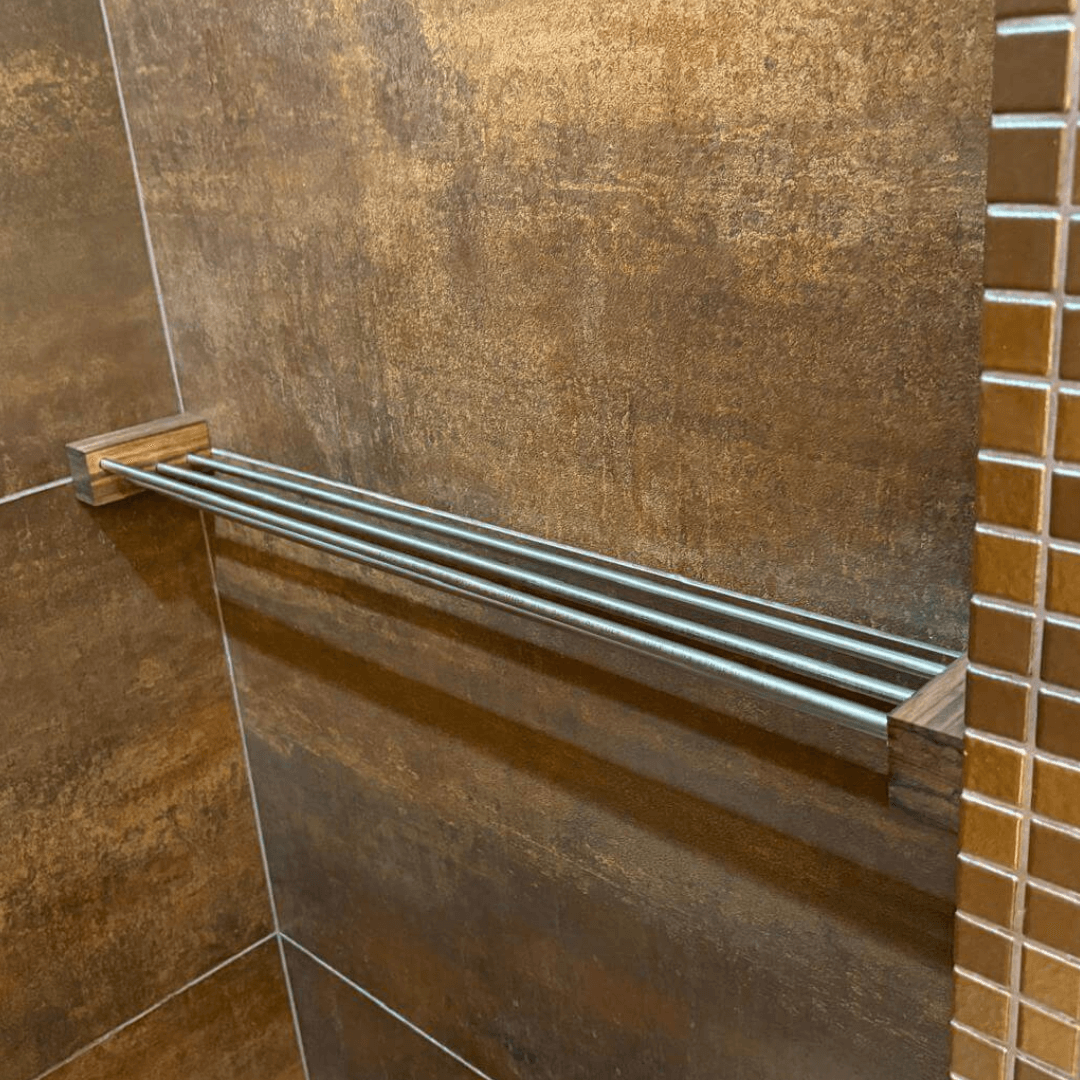 Mensola doccia in legno di beli e acciaio